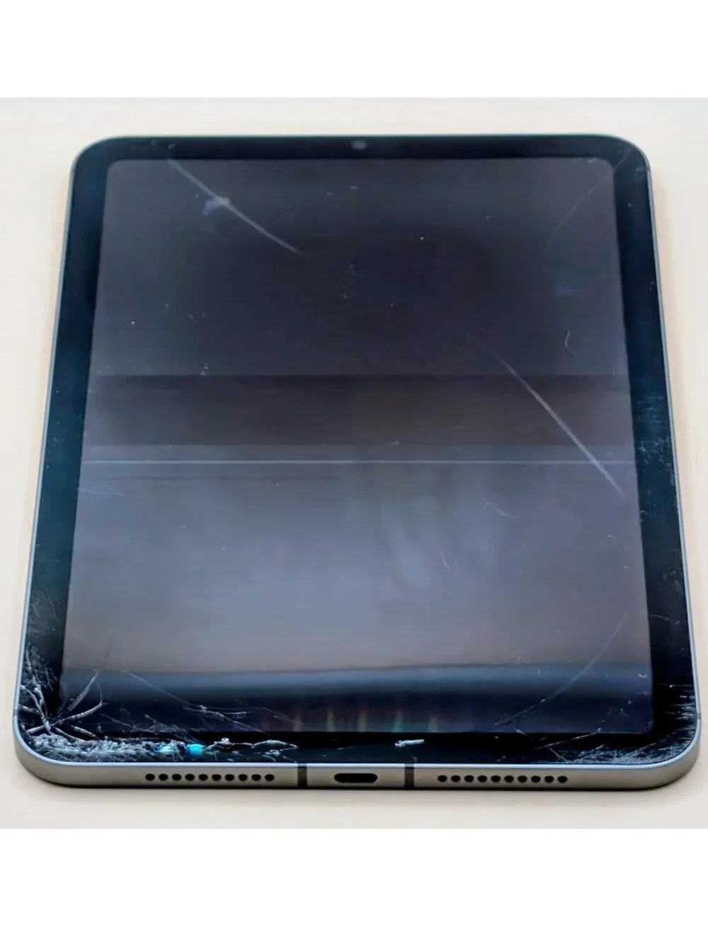 iPad mini 6th Gen 64GB (Cellular) - Cracked Screen***